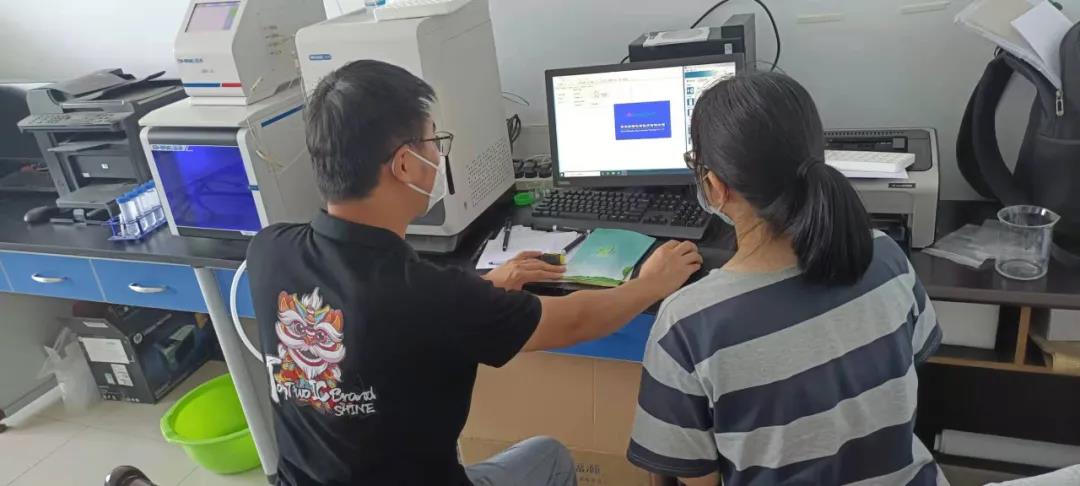 侯圣龍與屈科長(zhǎng)面對(duì)面溝通 侯圣龍與屈科長(zhǎng)面對(duì)面溝通