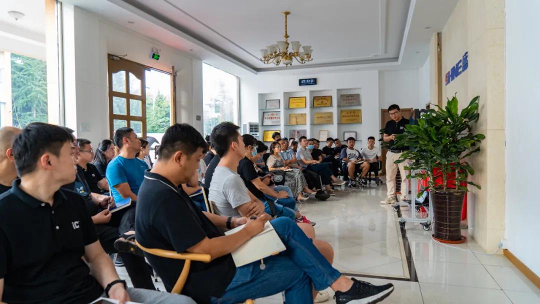 安全培訓(xùn)現(xiàn)場(chǎng) 安全培訓(xùn)現(xiàn)場(chǎng)